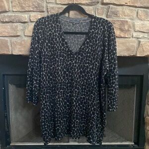 Pierri New York black and gray polka dot v neck sweater. Size 3X